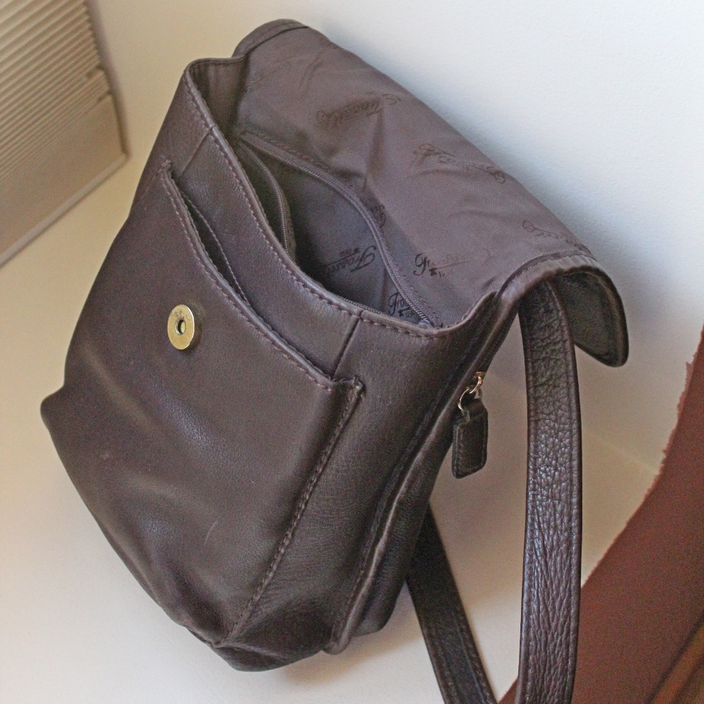 Fossil vintage crossbody leather Bag EUC